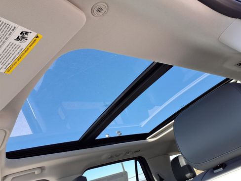 New 2025 Ford Expedition Active image 7