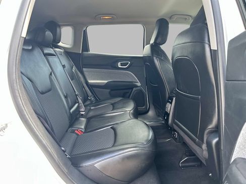 Used 2022 Jeep Compass Latitude w/ Convenience Group AWD/4WD image 16