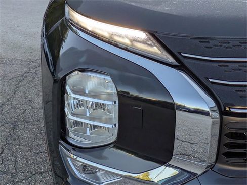 New 2025 Mitsubishi Outlander SE image 9