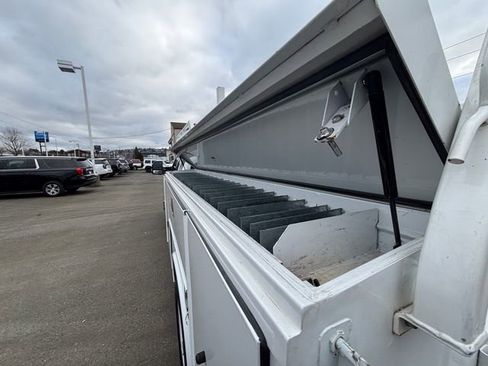 Used 2022 Ford F450 XLT image 32