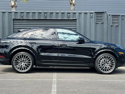 Certified 2022 Porsche Cayenne Platinum Edition AWD/4WD image 9
