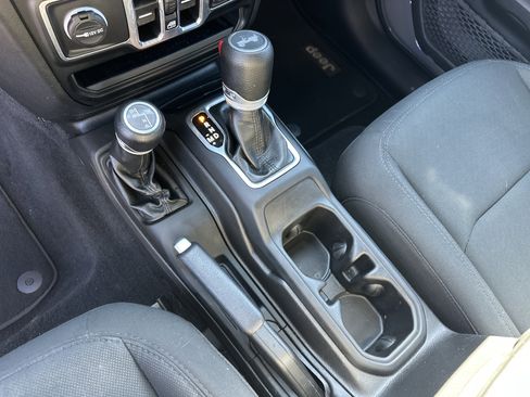 Used 2022 Jeep Wrangler Unlimited Sport image 34