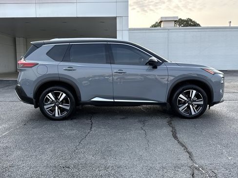 Used 2022 Nissan Rogue Platinum w/ Head-Up Display Package AWD/4WD image 2