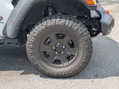 Used 2023 Jeep Gladiator Mojave w/ Trailer Tow Package AWD/4WD image 5