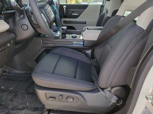 New 2026 GMC Hummer EV SUV w/ LPO, Dark Essentials Package AWD/4WD image 6