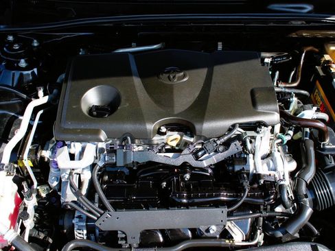 Used 2018 Toyota Camry SE image 13