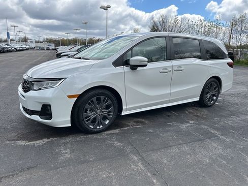 New 2026 Honda Odyssey Touring image 6