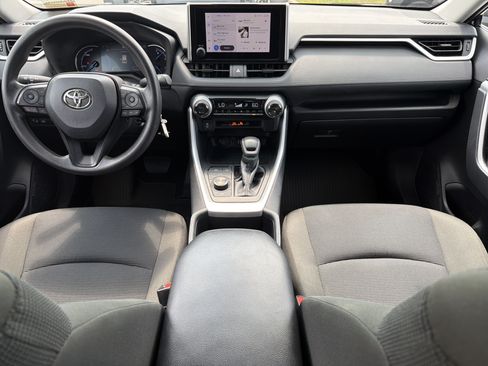 Certified 2025 Toyota RAV4 LE AWD/4WD image 4
