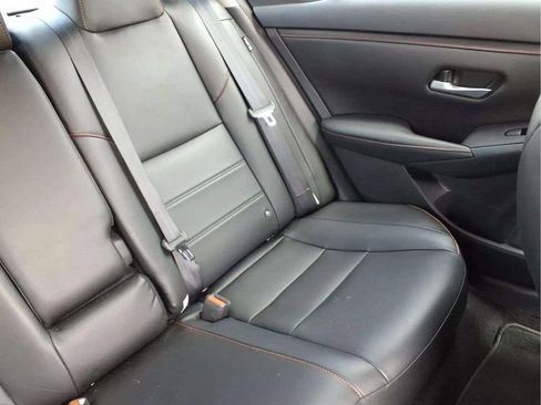 Used 2025 Nissan Sentra SR w/ SR Premium Package FWD image 18