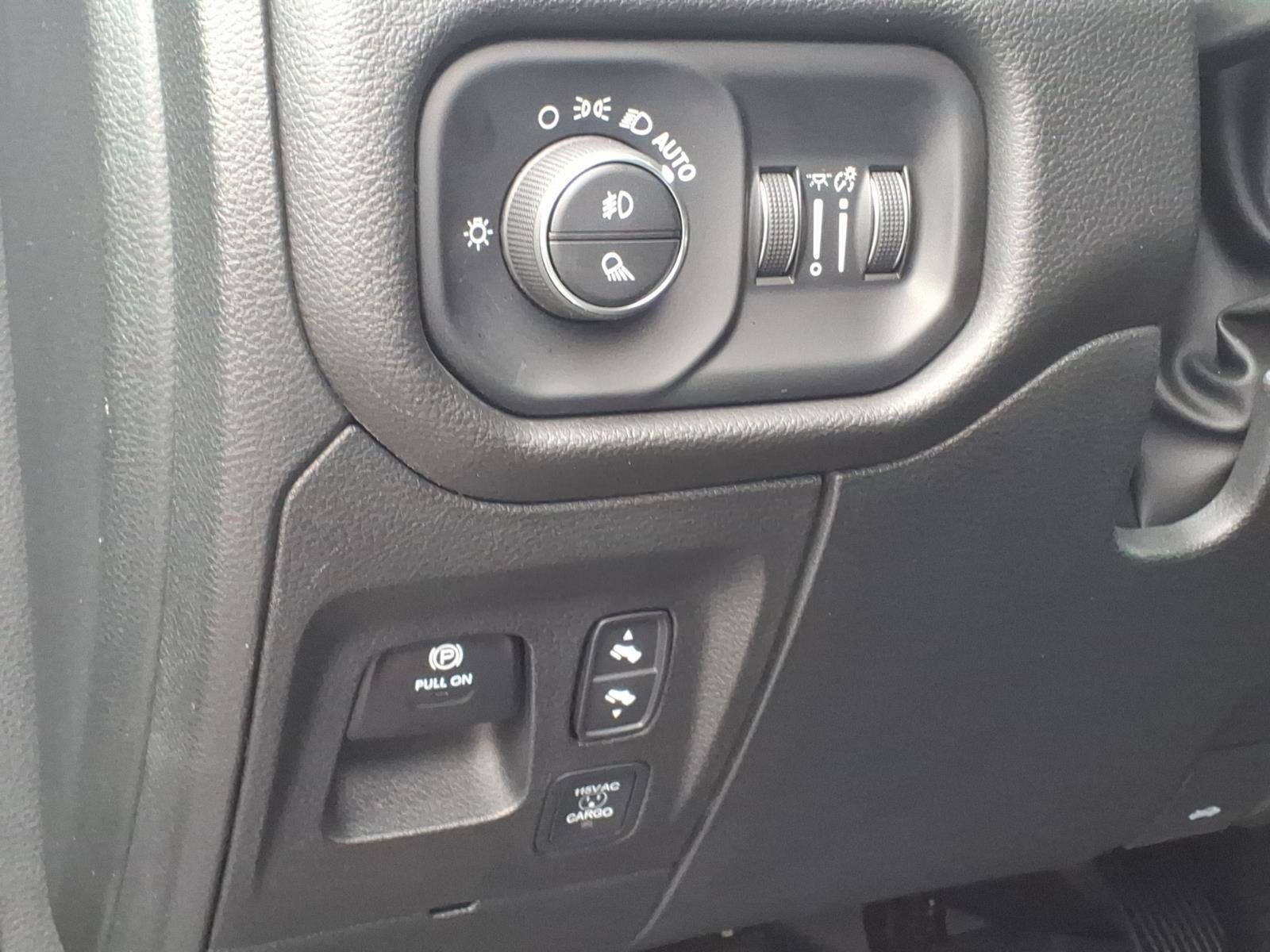 Used 2025 RAM 1500 Big Horn AWD/4WD image 17