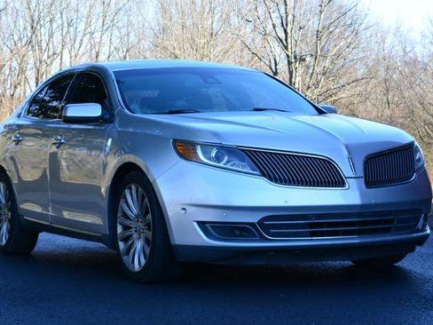 Used 2013 Lincoln MKS image 3