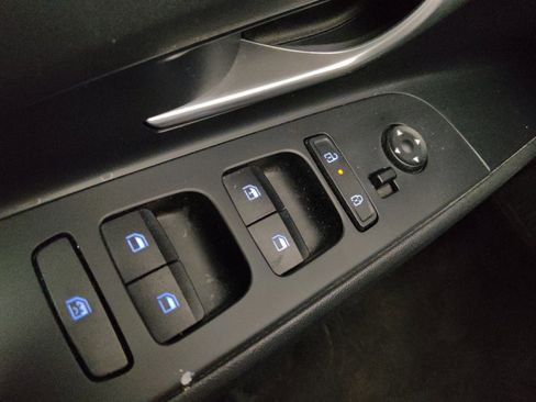 Used 2024 Hyundai Elantra SE image 27