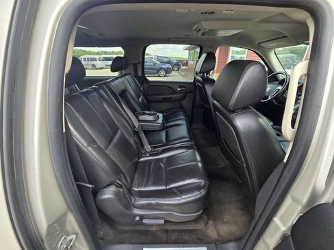 Used 2007 GMC Yukon XL SLT w/ SLT Preferred Equipment Group image 17