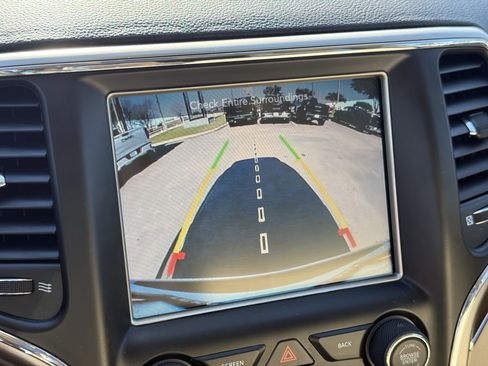 Used 2017 Jeep Grand Cherokee Limited image 21