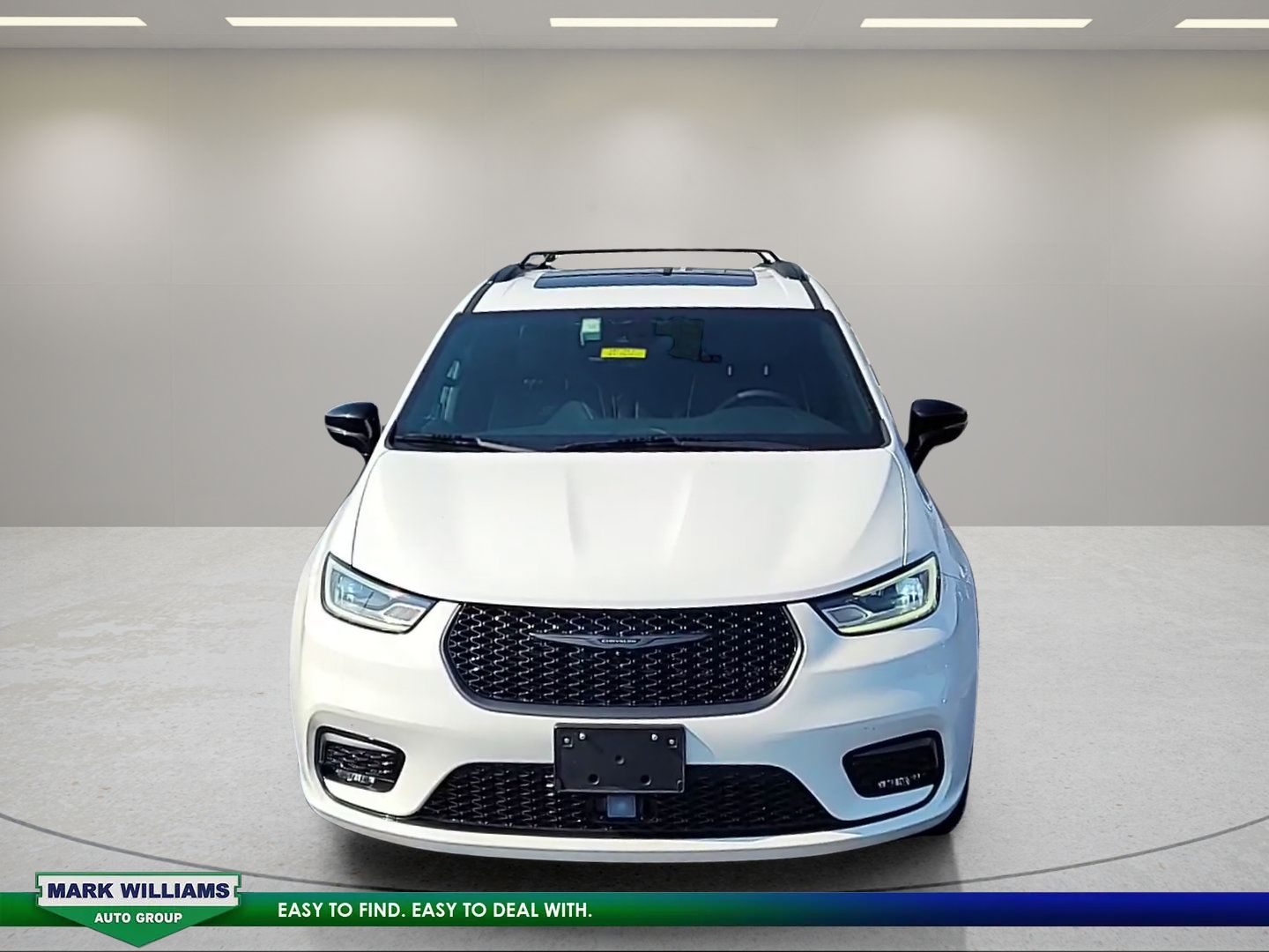 Used 2025 Chrysler Pacifica Limited FWD image 2