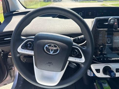 Used 2017 Toyota Prius Two FWD image 6