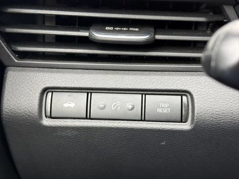 Used 2025 Nissan Altima 2.5 SV FWD image 17