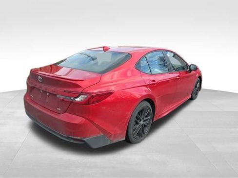 Used 2025 Toyota Camry SE image 5