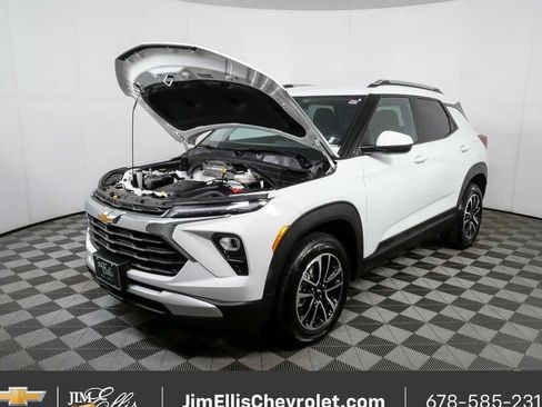 Certified 2025 Chevrolet TrailBlazer LT AWD/4WD image 30