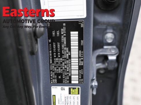 Used 2024 Toyota Corolla Cross LE image 32