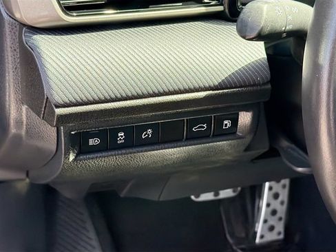 Used 2025 Toyota Camry SE FWD image 10