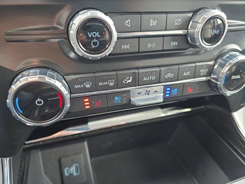 Used 2022 Ford F150 Lariat AWD/4WD image 16