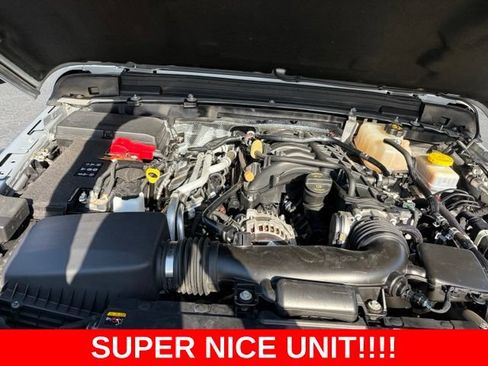 Used 2024 Jeep Wrangler Unlimited Rubicon AWD/4WD image 11