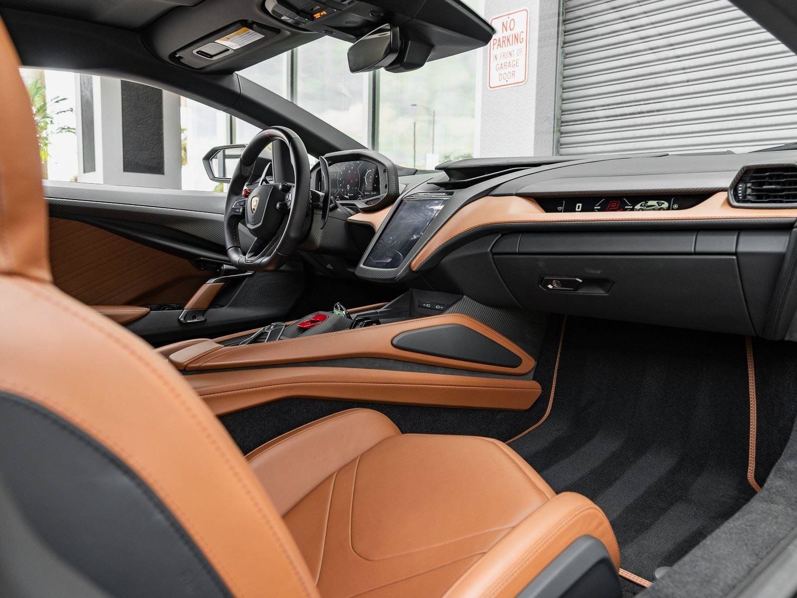 Used 2024 Lamborghini Revuelto AWD/4WD image 7