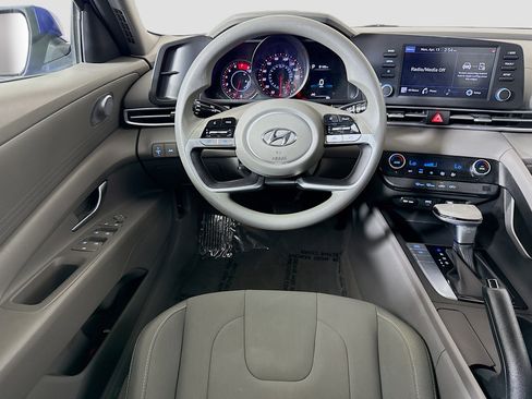 Used 2022 Hyundai Elantra SEL FWD image 17