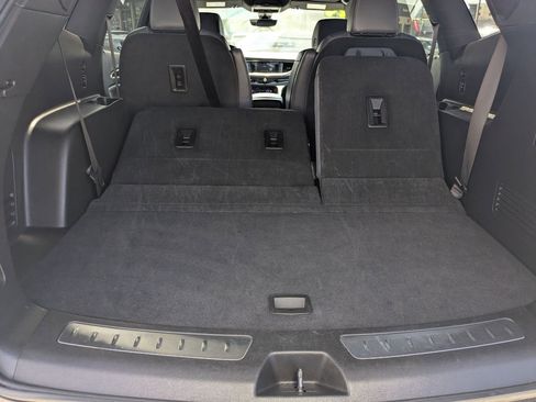 Used 2024 Buick Enclave Premium AWD/4WD image 29