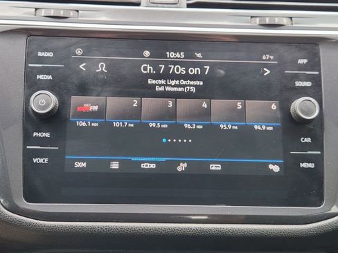 Used 2023 Volkswagen Tiguan SE w/ Panoramic Sunroof Package image 18