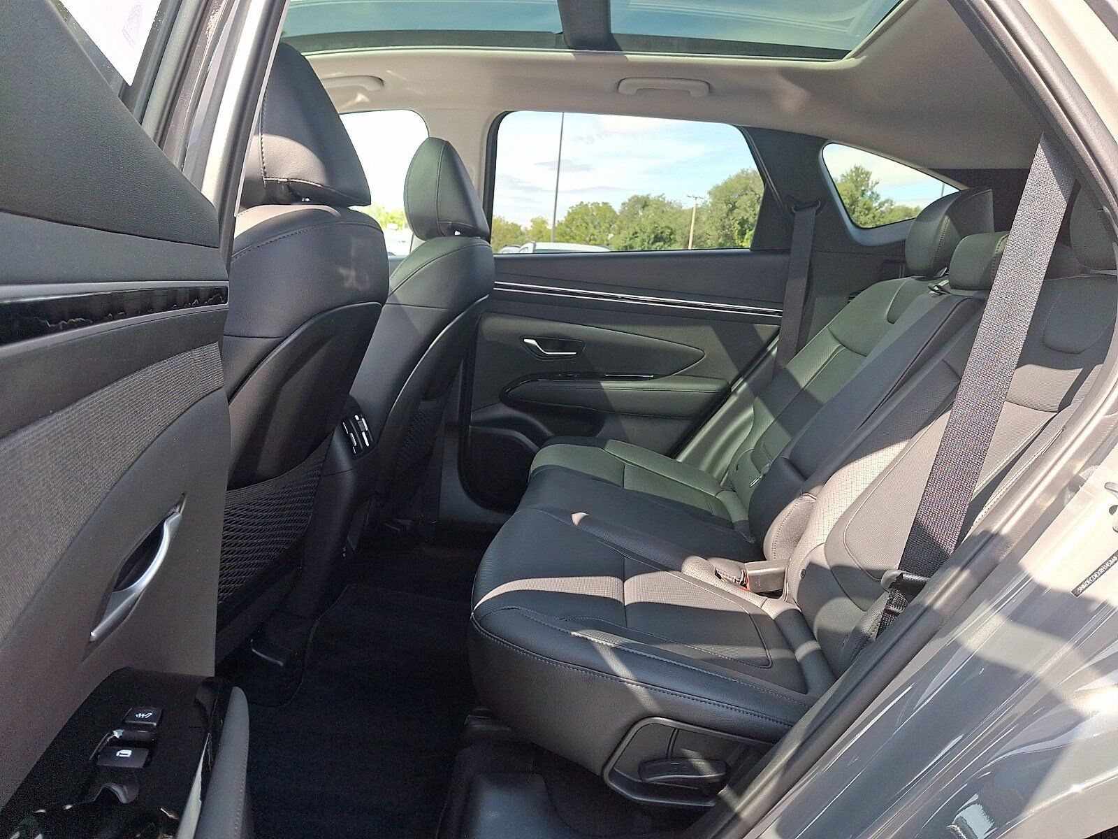 Certified 2024 Hyundai Tucson Limited AWD/4WD image 11