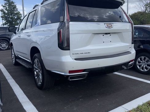 Used 2023 Cadillac Escalade Premium Luxury image 3