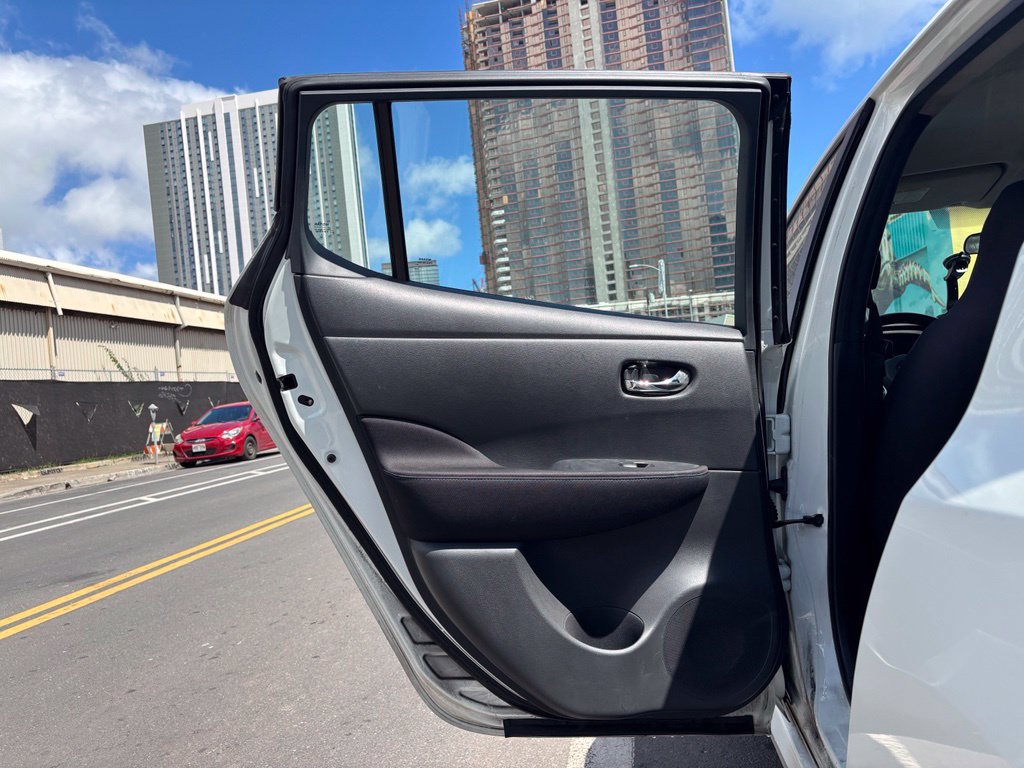 Used 2019 Nissan Leaf S w/ S Charge Package FWD image 9
