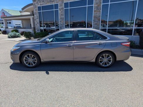 Used 2016 Toyota Camry SE FWD image 2