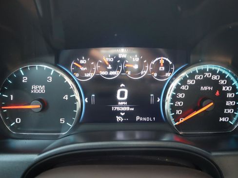 Used 2017 GMC Sierra 2500 Denali w/ Duramax Plus Package AWD/4WD image 10