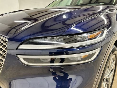 Used 2025 Genesis GV70 2.5T AWD/4WD image 9