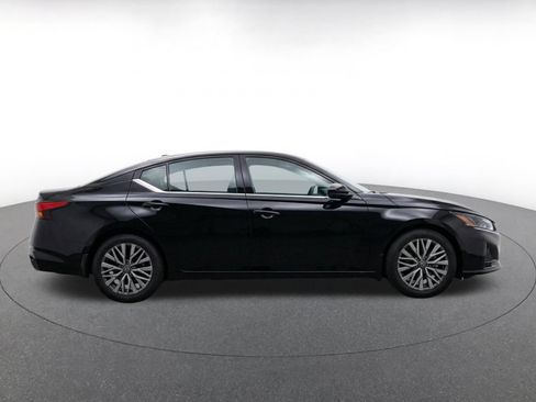 Used 2025 Nissan Altima 2.5 SV FWD image 8