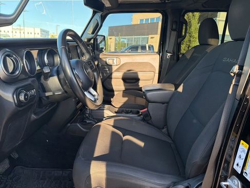 Used 2019 Jeep Wrangler Unlimited Sahara image 12