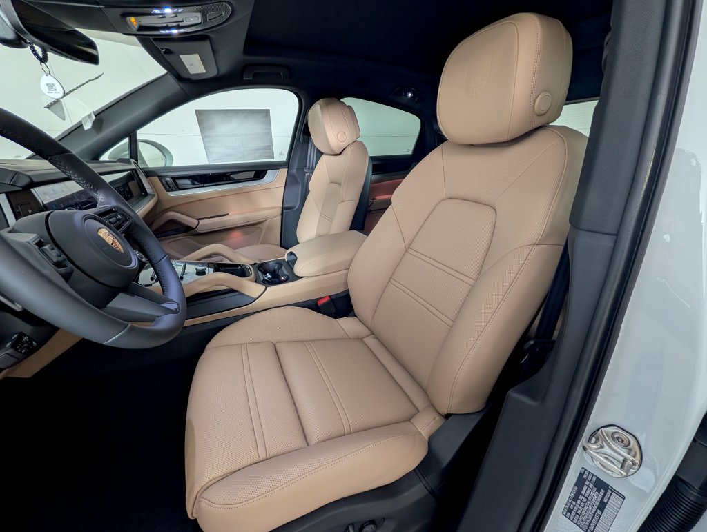 Certified 2026 Porsche Cayenne Coupe AWD/4WD image 5