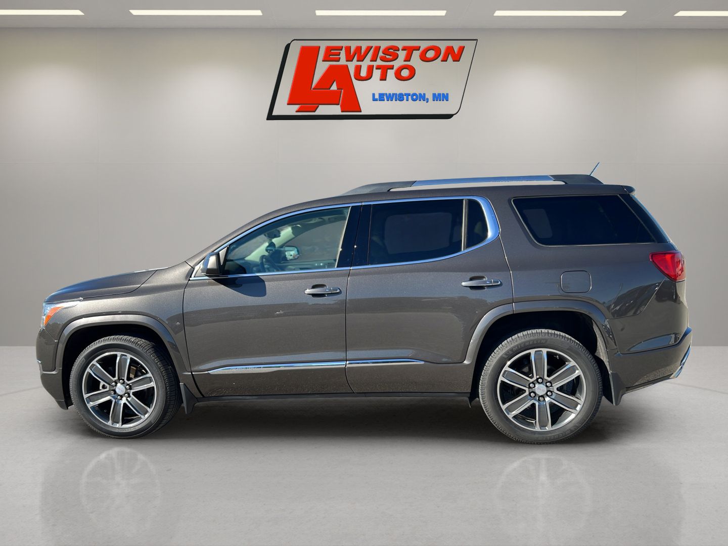 Certified 2019 GMC Acadia Denali w/ Technology Package AWD/4WD image 10