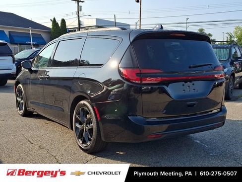 Used 2026 Chrysler Pacifica Limited w/ S Appearance Package FWD image 5