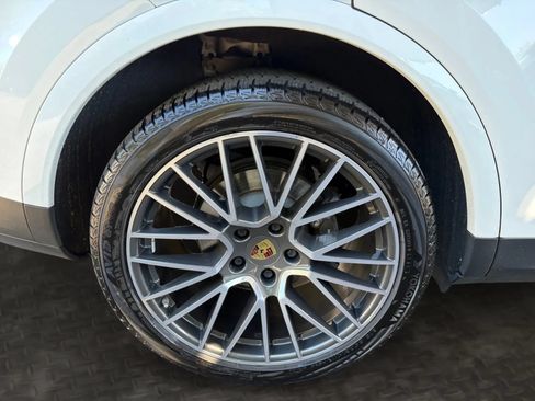 Used 2020 Porsche Cayenne AWD/4WD image 40