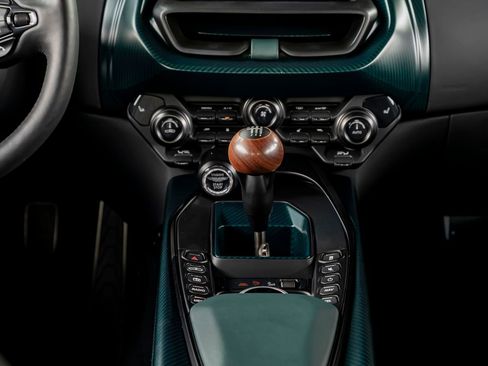 Used 2024 Aston Martin Valour RWD image 10