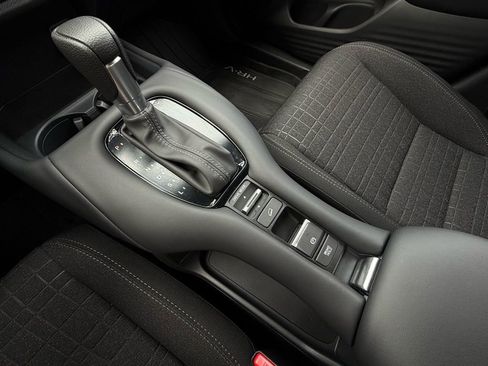 Certified 2025 Honda HR-V LX image 26