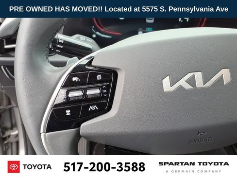 Used 2023 Kia Niro EX image 16