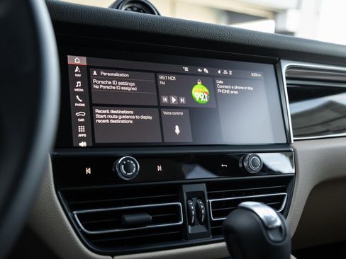 Certified 2026 Porsche Macan AWD/4WD image 25