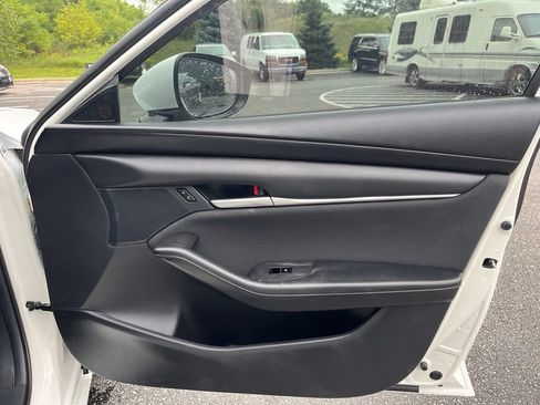 Used 2024 MAZDA MAZDA3 s FWD image 11