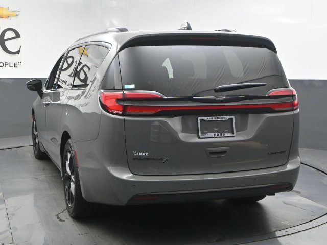 Used 2025 Chrysler Pacifica Limited FWD image 37