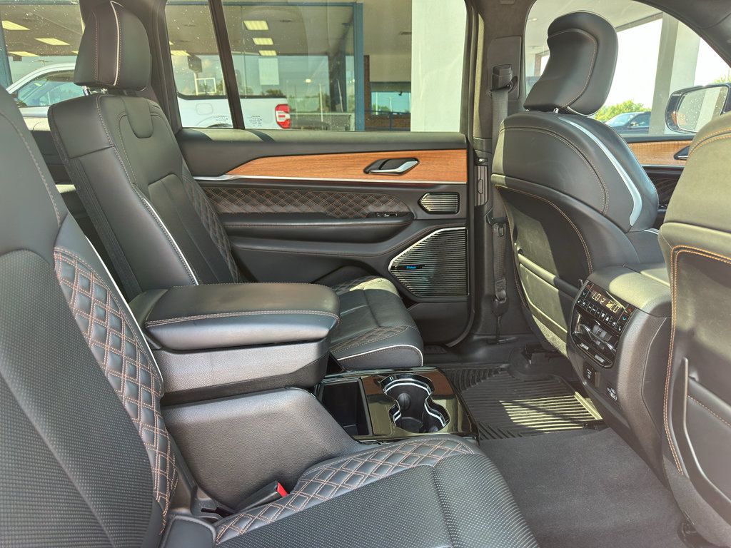 Used 2023 Jeep Grand Cherokee L Summit AWD/4WD image 3